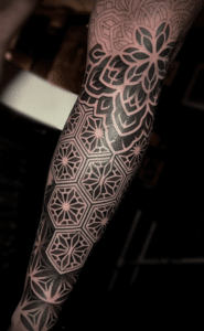 Jordthetattooer geometric tattoo design