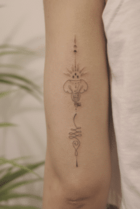 Lee Jihyun fine line tattoo idea