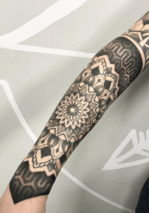 bexx.a geometric tattoo artist